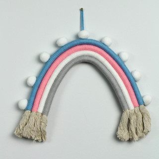 Visiaca farebná ozdoba na stenu v podobe dúhy