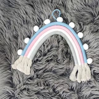 Visiaca farebná ozdoba na stenu v podobe dúhy