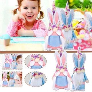 Škriatok s ušami v ružovej farbe