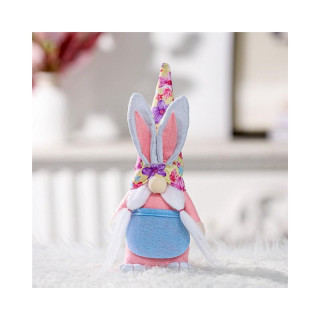 Škriatok s ušami v ružovej farbe