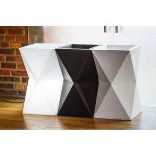 Tvarovaný kvetináč s LED osvetlením