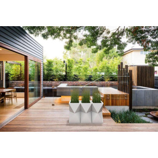 Tvarovaný kvetináč s LED osvetlením