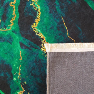 Koberec v zelenej farbe