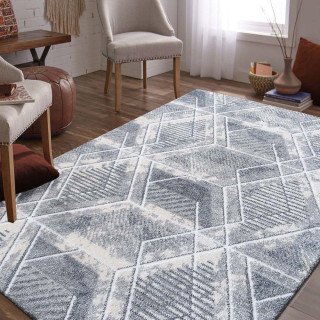Sivý koberec s geometrickým vzorom