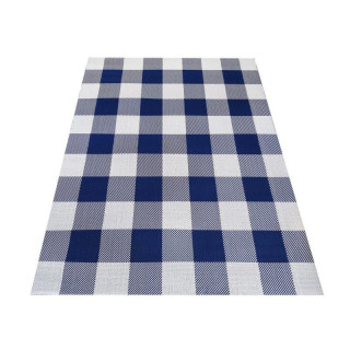 Bielo-modrý koberec s károvaným vzorom