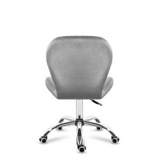 Velúrové kreslo sivej farby s prešívaním