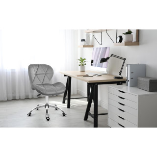 Velúrové kreslo sivej farby s prešívaním