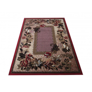 Nádherný koberec v červenej farbe