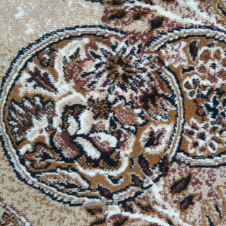 Klasický koberec v červenej farbe