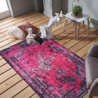 Vintage koberec bordovej farby so vzorom