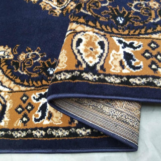 Hnedý koberec s moderným vzorom