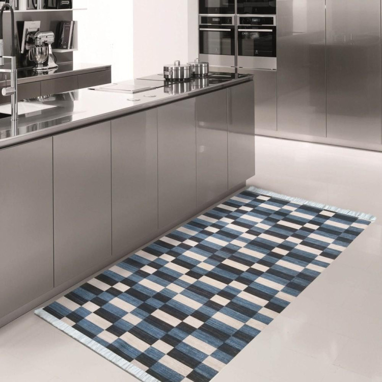 Moderný koberec so štvorcovým vzorom