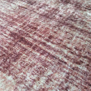 Hnedý koberec so vzorom