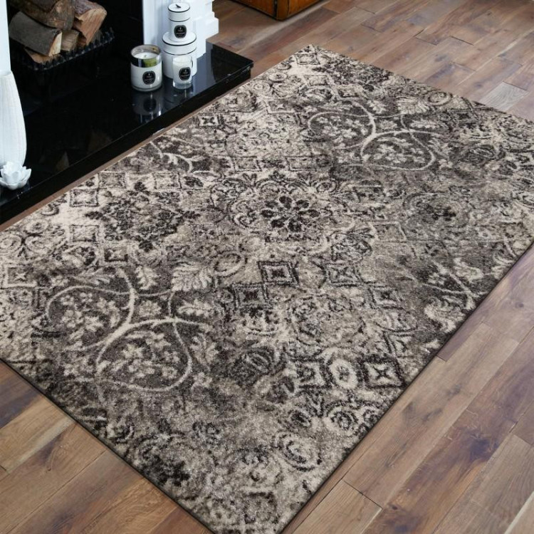 Moderný hnedý koberec s krásnym vzorom