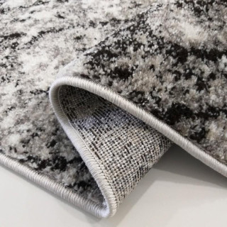 Sivý koberec s mramorovým vzorom