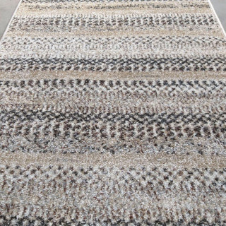 Metrážny koberec béžovej farby so vzorom