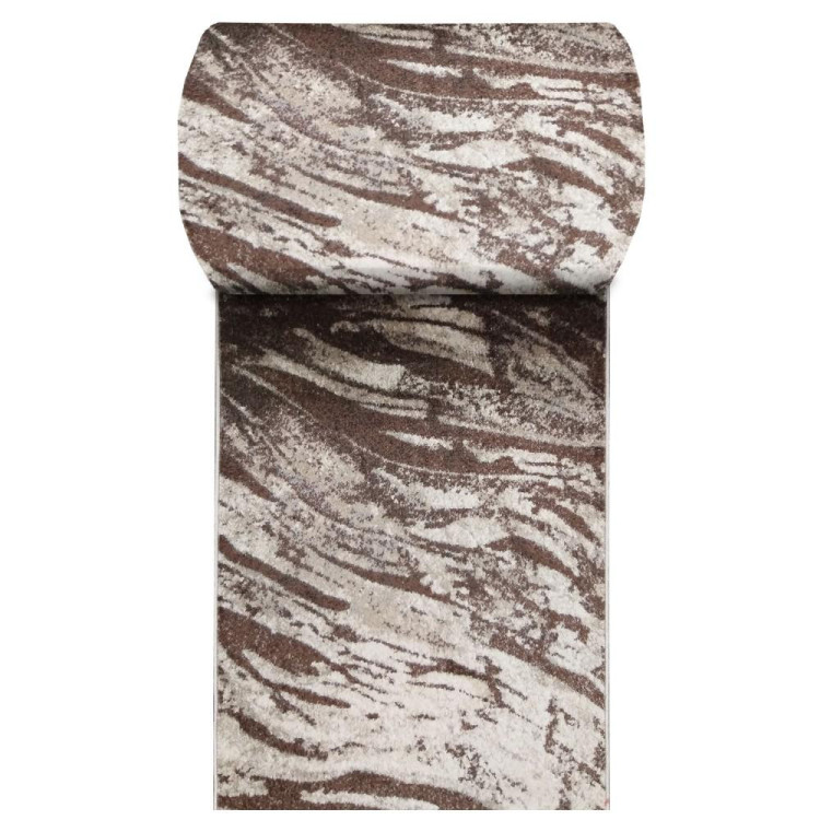 Metrážny koberec hnedej farby so vzorom