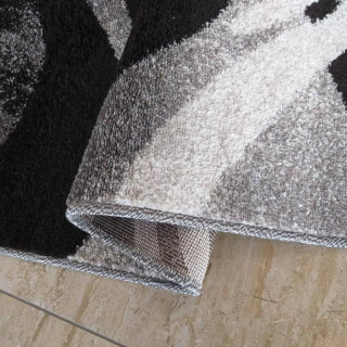 Štýlový koberec v šedej farbe