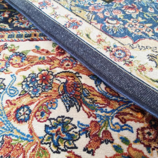 Exkluzívny hodvábny koberec v modrej farbe