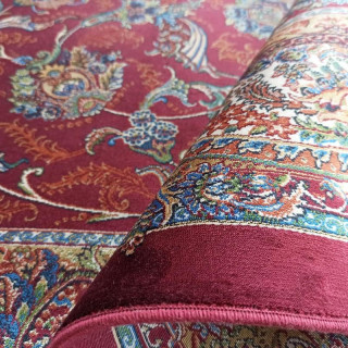 Exkluzívny červený hodvábny koberec