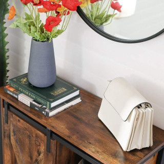 Drevená hnedá komoda v loft štýle