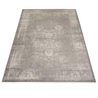 Koberec so vzorom tmavosivej farby