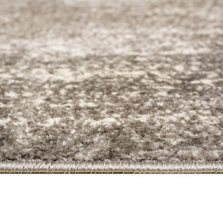 Koberec so vzorom tmavosivej farby