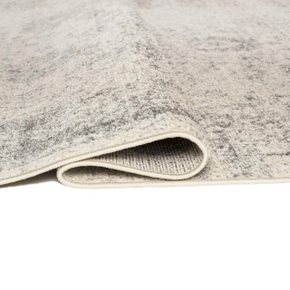 Svetlosivý koberec s jemným vzorom