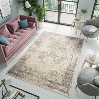 Svetlosivý koberec s jemným vzorom