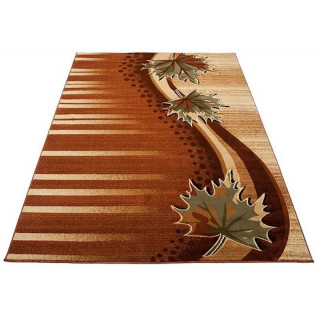 Koberec v hnedej farbe s potlačou