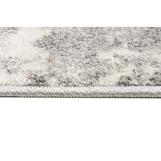 Vzorovaný koberec v jemných farbách