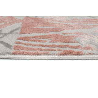 Koberec s geometrickým vzorom v ružovej farbe