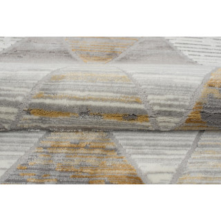 Žltý vzorovaný koberec