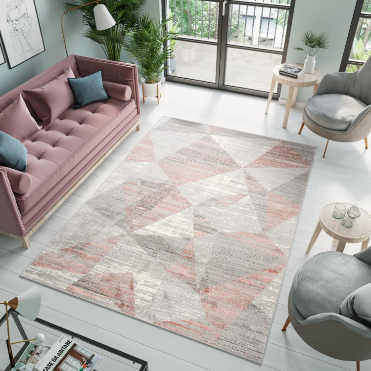 Moderný koberec s ružovým vzorom