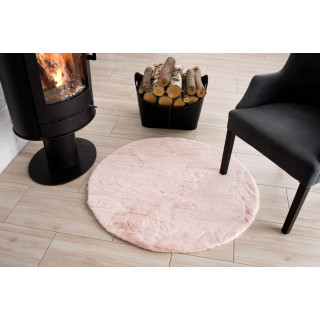 Okrúhly huňatý koberec v ružovej farbe