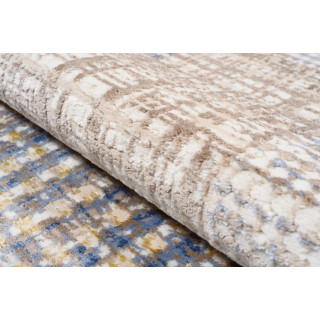 Vzorovaný koberec v jemných farbách