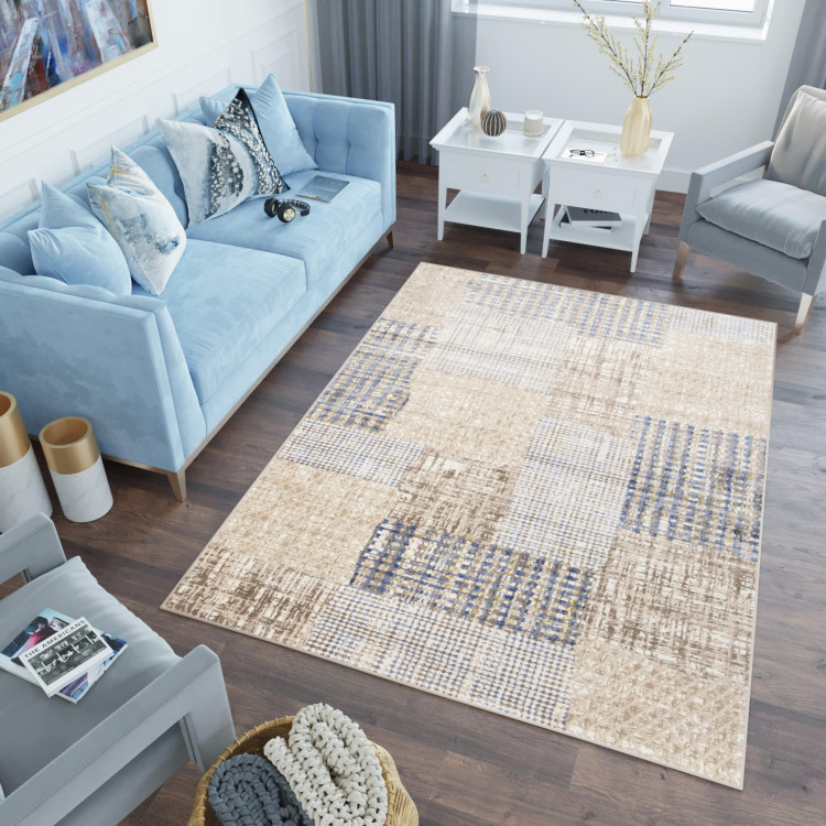 Vzorovaný koberec v jemných farbách