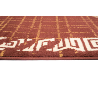 Hnedý koberec so vzorom