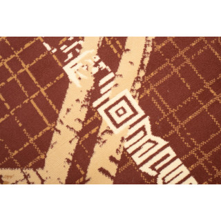 Hnedý koberec so vzorom