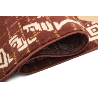 Hnedý koberec so vzorom