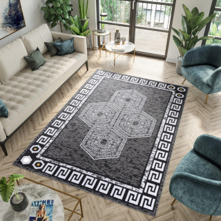 Sivý koberec s bielym vzorom