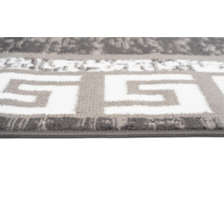 Sivý koberec s bielym vzorom