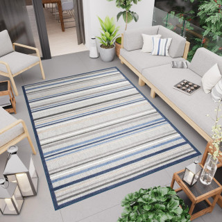 Sivý koberec s pásikavým vzorom