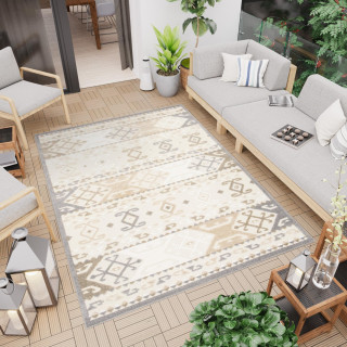 Krémový koberec na terasu