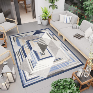 Koberec v sivej farbe so vzorom