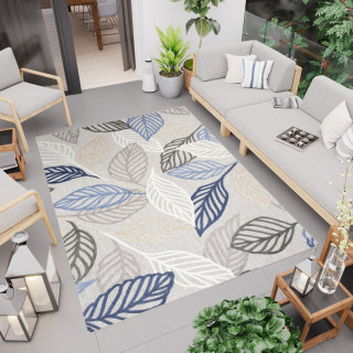 Sivý koberec s rastlinným motívom