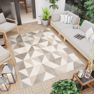 Krémový koberec na terasu