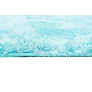 Modrý chlpatý koberec