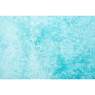 Modrý chlpatý koberec