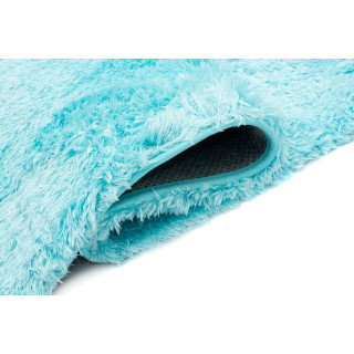 Modrý chlpatý koberec